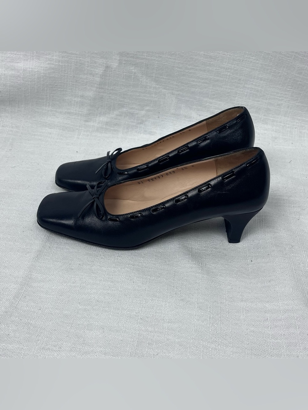 Salvatore Ferragamo Black Leather Block Heel Pumps with Bow Women’s 5.5